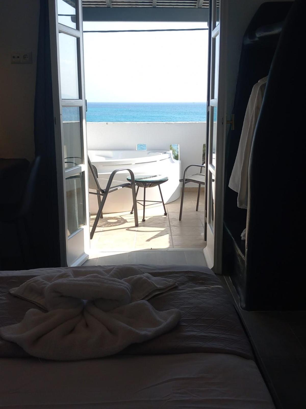 Verykokkos On The Beach Agia Anna  Bilik gambar
